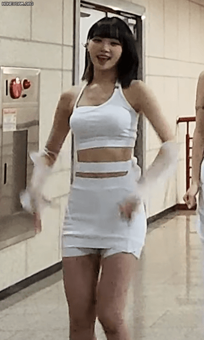 55르세라핌3.gif