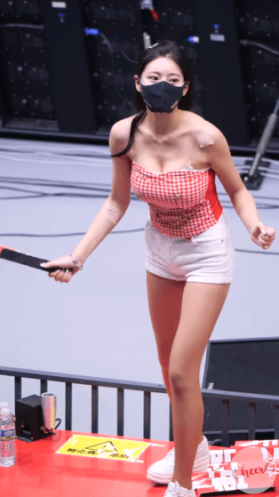 925김이서치어리더1.gif