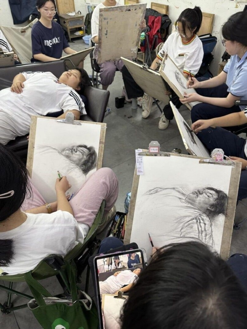 미대수업에서자면안되는이유1.jpg