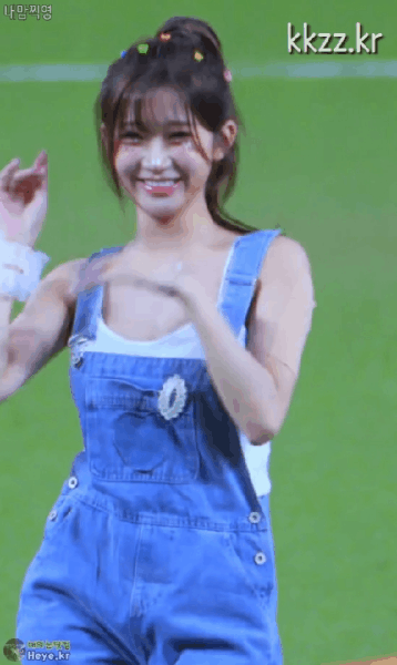 1013멜빵바지이주은2.gif