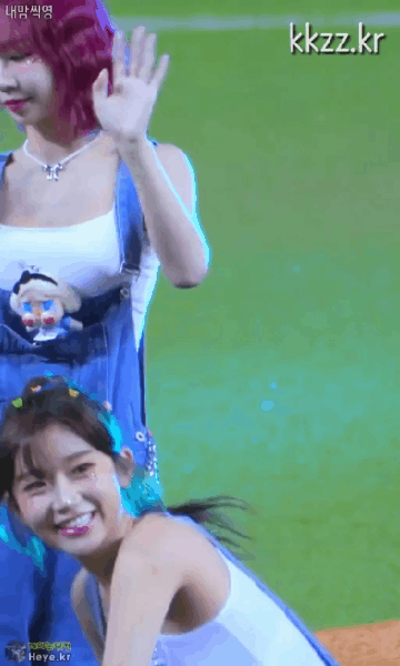 1013멜빵바지이주은6.gif